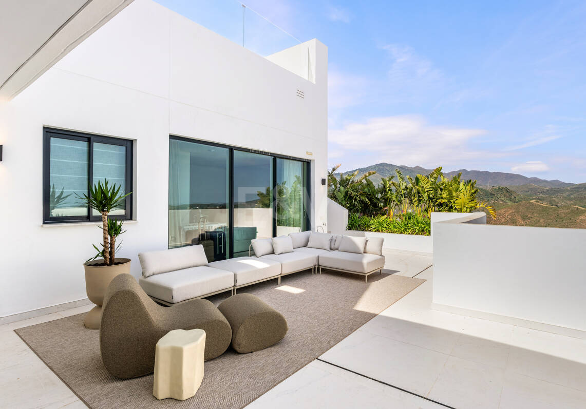 Palo Alto Duplex Penthouse with Panoramic Sea Views