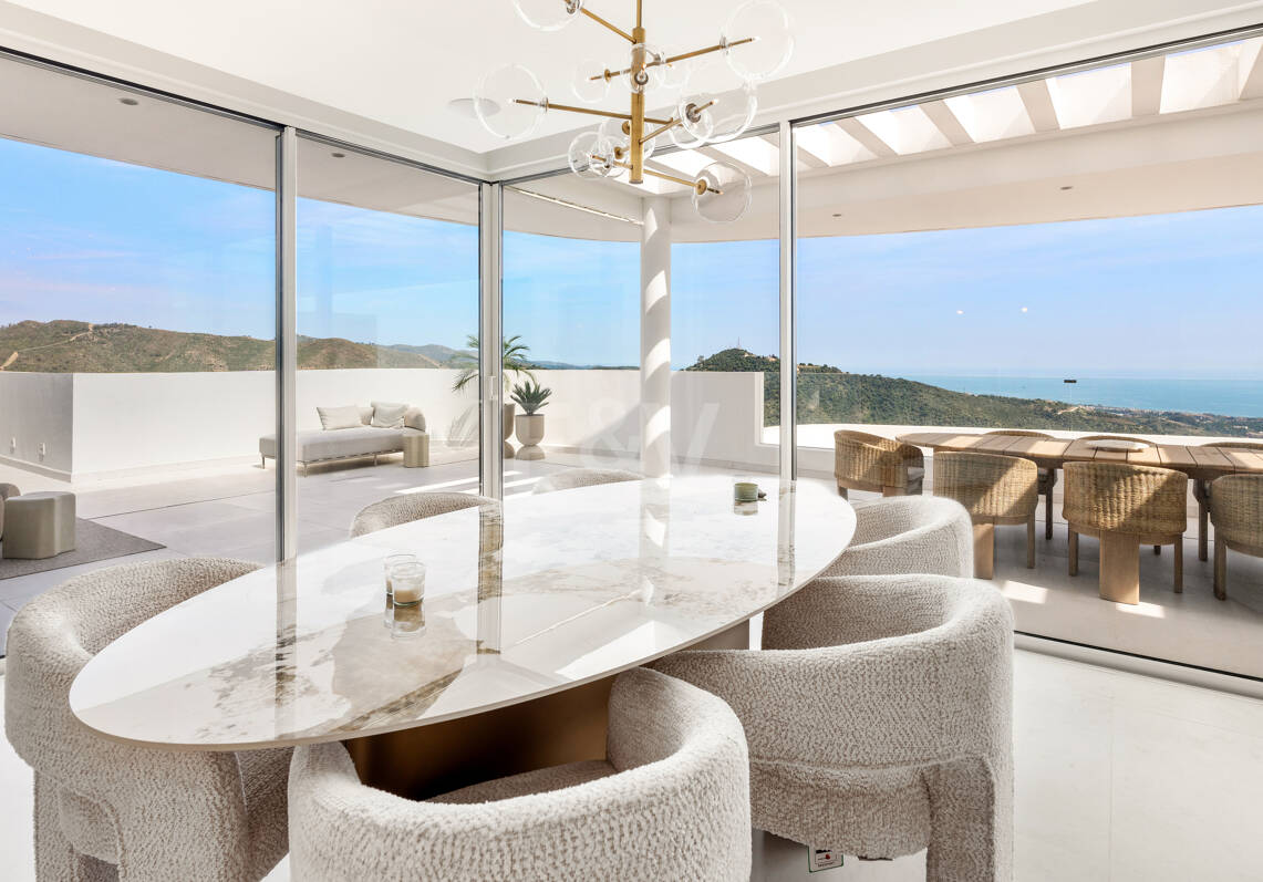 Palo Alto Duplex Penthouse with Panoramic Sea Views