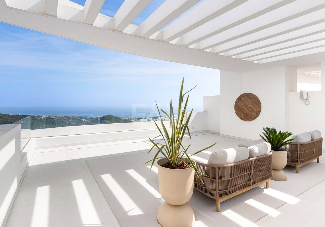 Palo Alto Duplex Penthouse with Panoramic Sea Views
