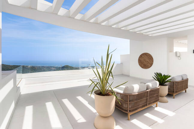 Palo Alto Duplex Penthouse with Panoramic Sea Views