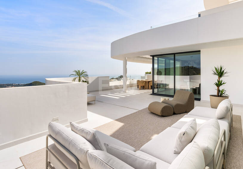 Palo Alto Duplex Penthouse with Panoramic Sea Views