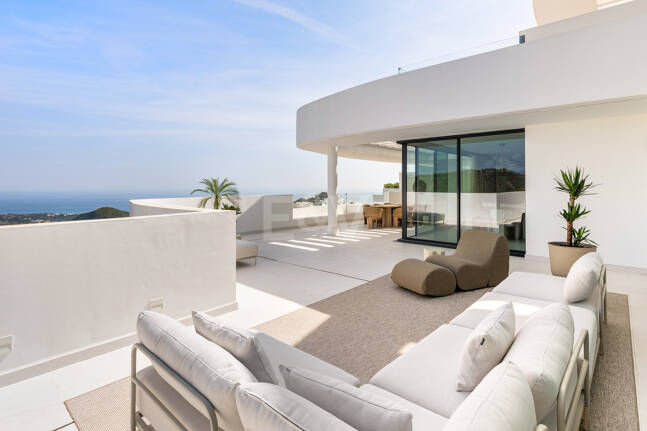 Palo Alto Duplex Penthouse with Panoramic Sea Views
