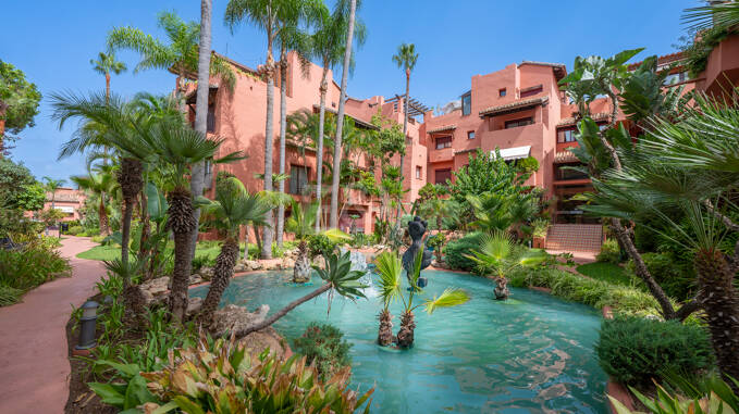3-Schlafzimmer-Apartment in Elviria – Strandnahes Wohnen & Vielseitig Nutzbare Terrasse