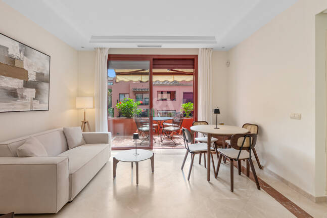 3-Schlafzimmer-Apartment in Elviria – Strandnahes Wohnen & Vielseitig Nutzbare Terrasse