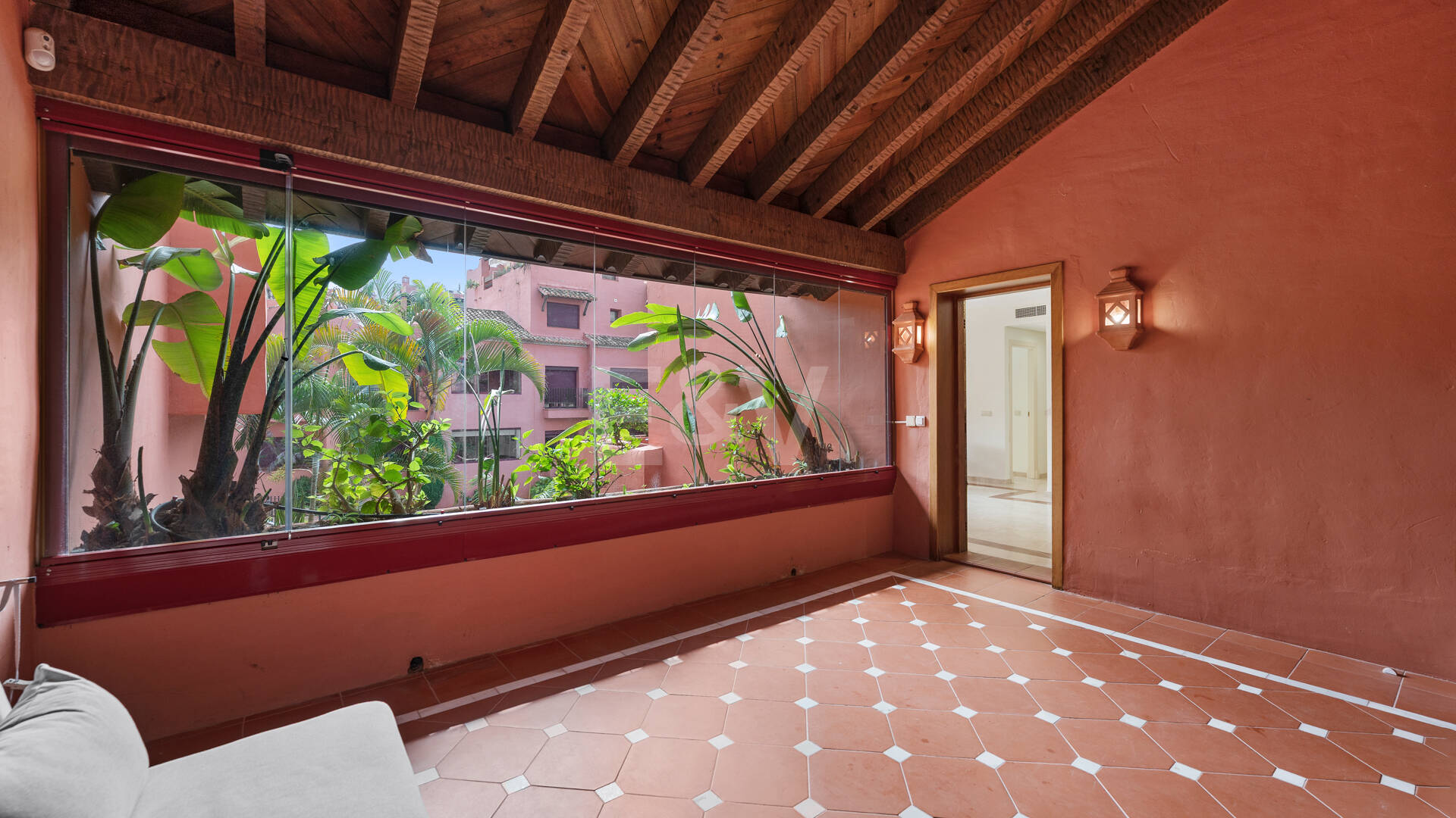 3-Schlafzimmer-Apartment in Elviria – Strandnahes Wohnen & Vielseitig Nutzbare Terrasse