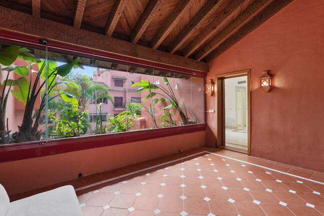 3-Schlafzimmer-Apartment in Elviria – Strandnahes Wohnen & Vielseitig Nutzbare Terrasse