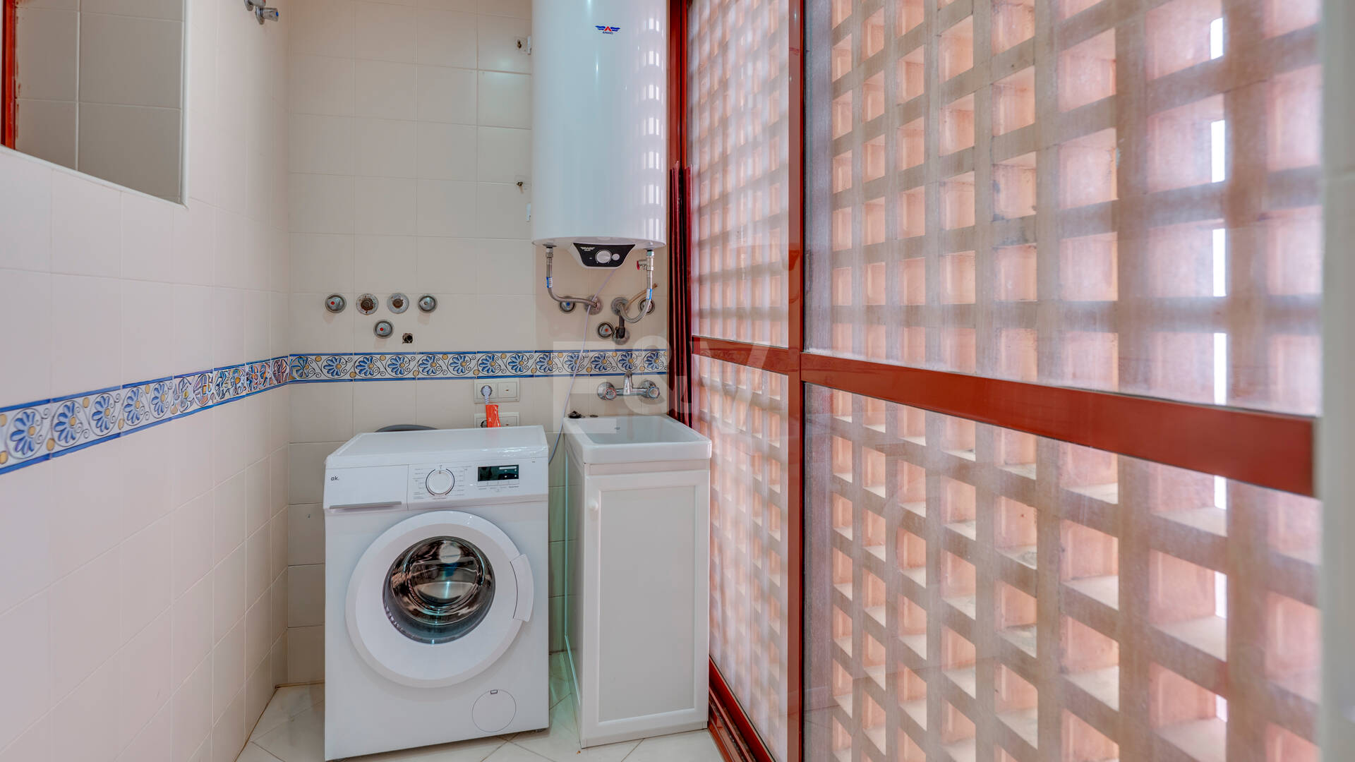 3-Schlafzimmer-Apartment in Elviria – Strandnahes Wohnen & Vielseitig Nutzbare Terrasse