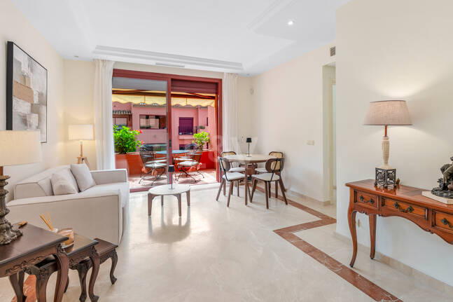 3-Schlafzimmer-Apartment in Elviria – Strandnahes Wohnen & Vielseitig Nutzbare Terrasse