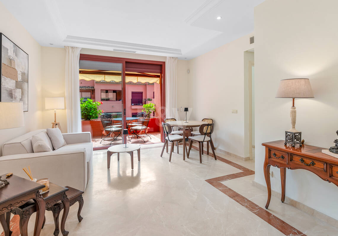 3-Schlafzimmer-Apartment in Elviria – Strandnahes Wohnen & Vielseitig Nutzbare Terrasse