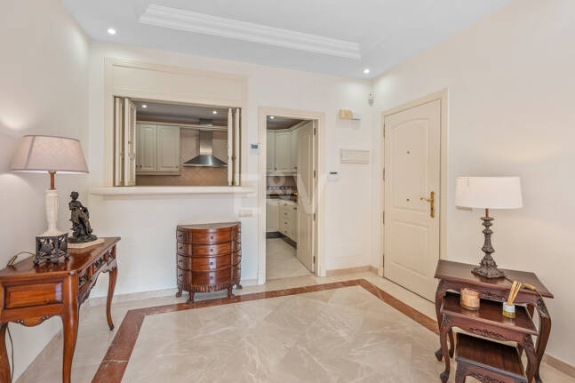 3-Schlafzimmer-Apartment in Elviria – Strandnahes Wohnen & Vielseitig Nutzbare Terrasse