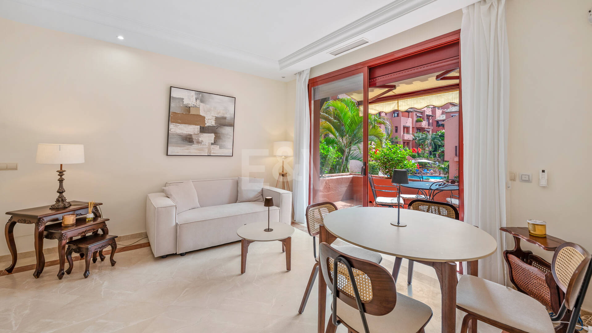 3-Schlafzimmer-Apartment in Elviria – Strandnahes Wohnen & Vielseitig Nutzbare Terrasse