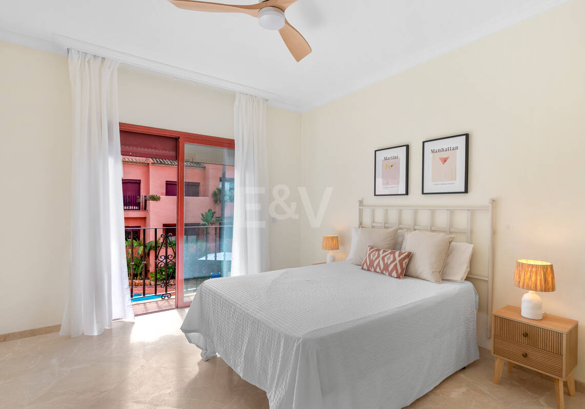 3-Schlafzimmer-Apartment in Elviria – Strandnahes Wohnen & Vielseitig Nutzbare Terrasse