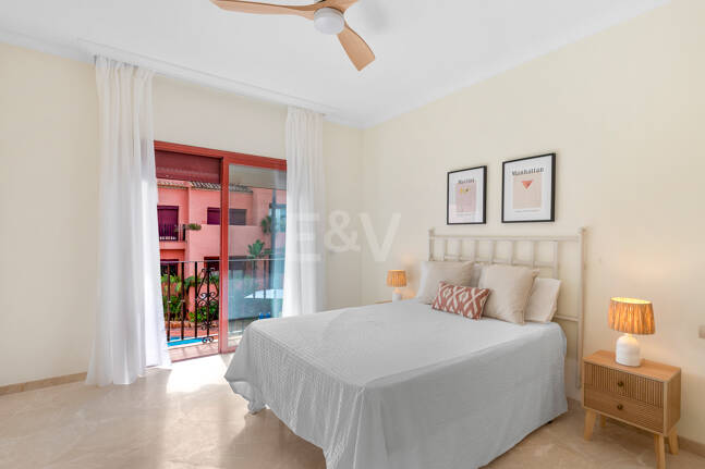 3-Schlafzimmer-Apartment in Elviria – Strandnahes Wohnen & Vielseitig Nutzbare Terrasse