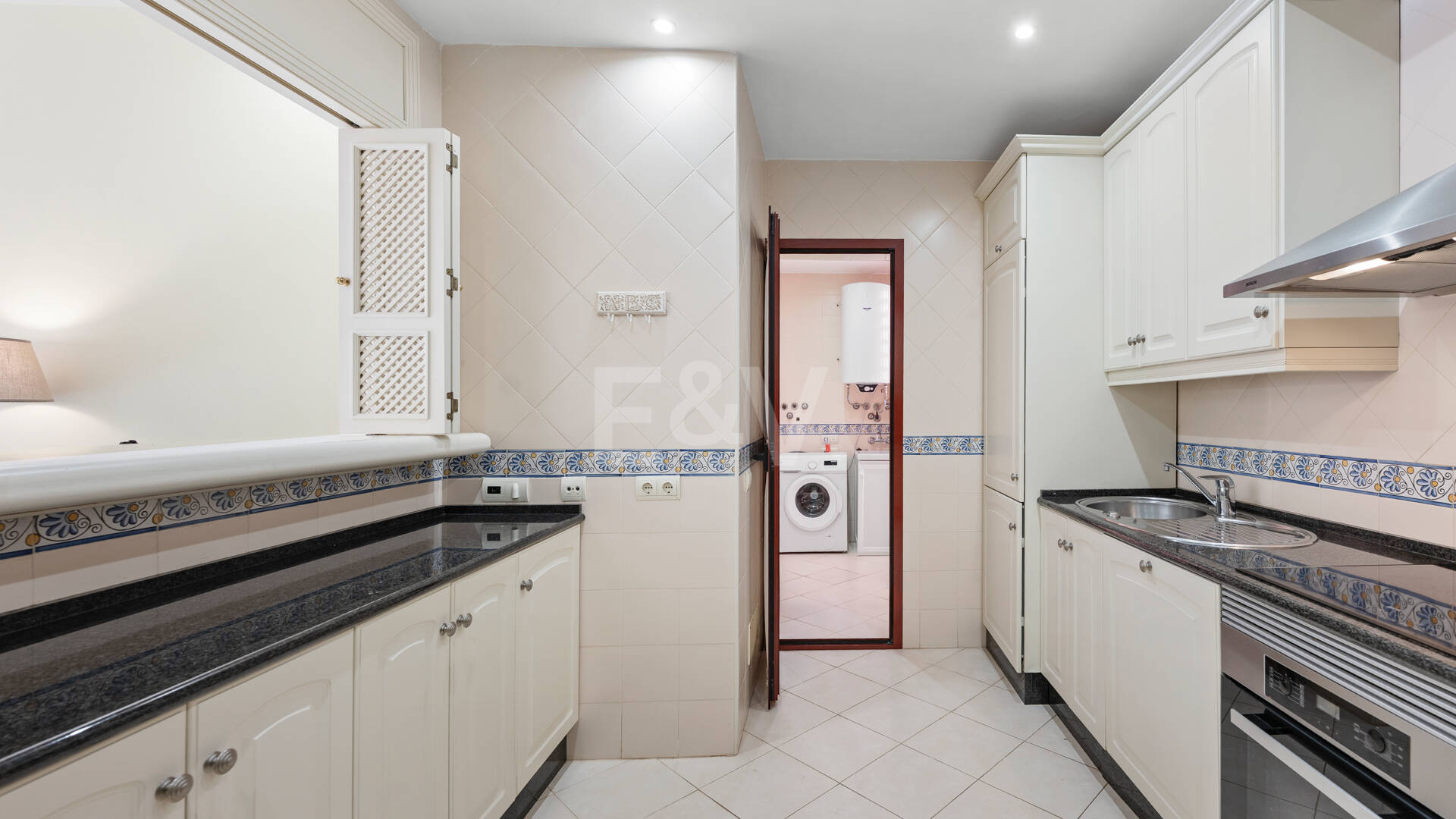 3-Schlafzimmer-Apartment in Elviria – Strandnahes Wohnen & Vielseitig Nutzbare Terrasse