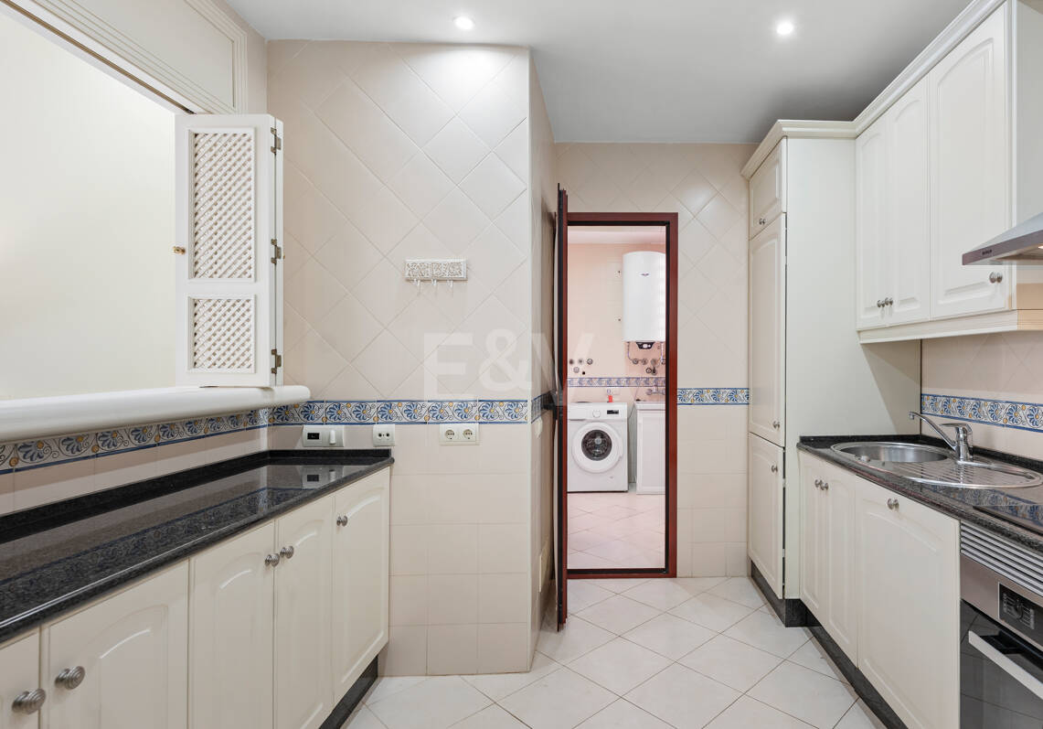 3-Schlafzimmer-Apartment in Elviria – Strandnahes Wohnen & Vielseitig Nutzbare Terrasse
