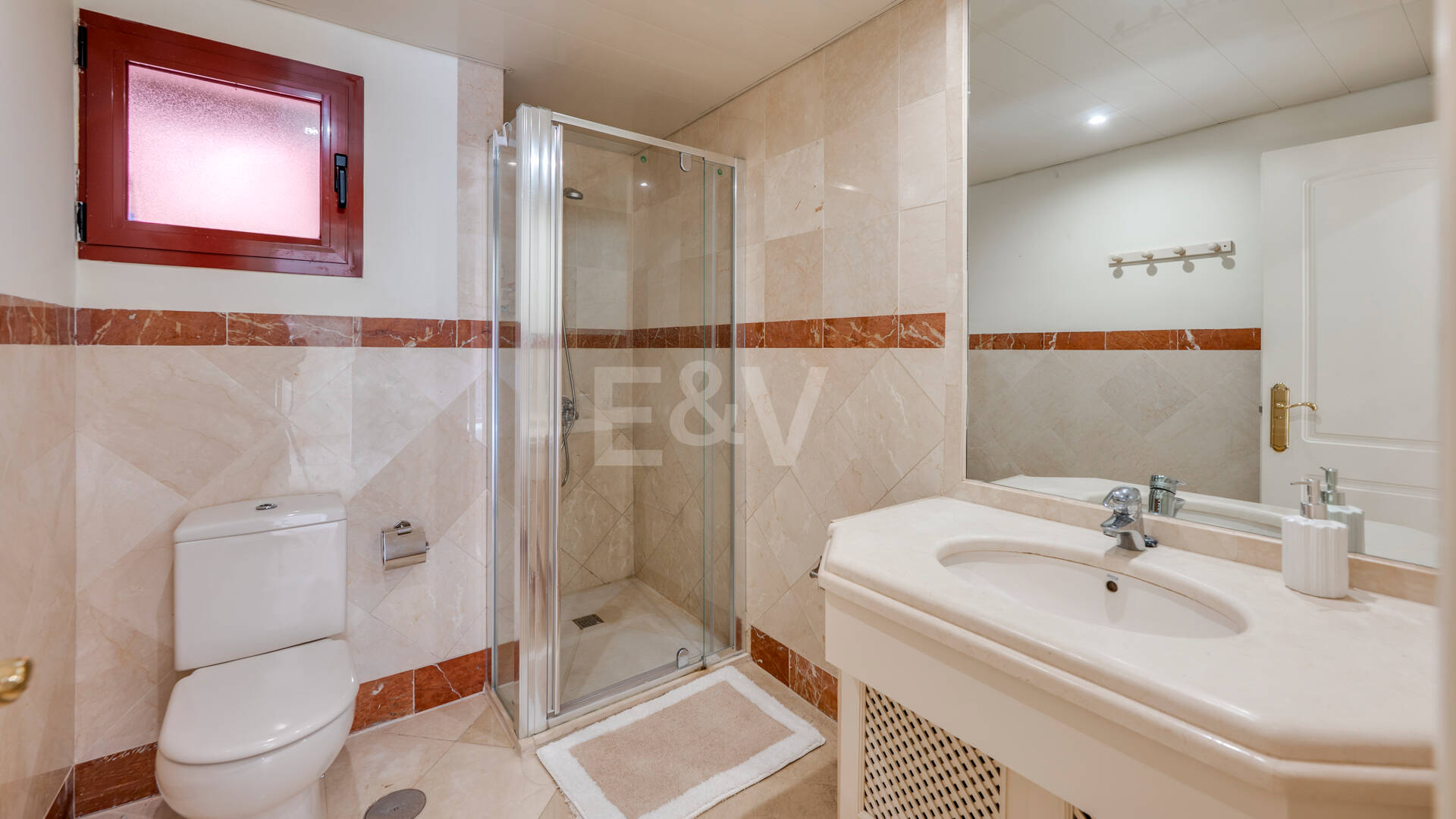 3-Schlafzimmer-Apartment in Elviria – Strandnahes Wohnen & Vielseitig Nutzbare Terrasse