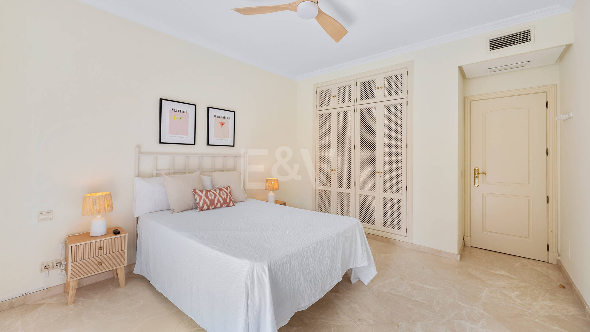 3-Schlafzimmer-Apartment in Elviria – Strandnahes Wohnen & Vielseitig Nutzbare Terrasse