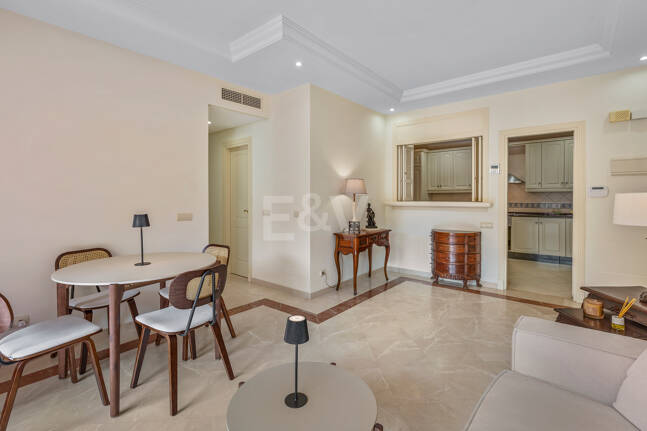 3-Schlafzimmer-Apartment in Elviria – Strandnahes Wohnen & Vielseitig Nutzbare Terrasse