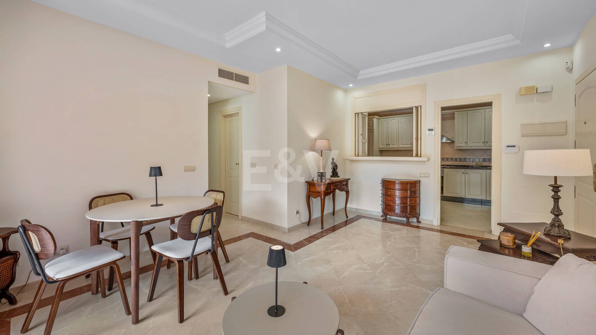 3-Schlafzimmer-Apartment in Elviria – Strandnahes Wohnen & Vielseitig Nutzbare Terrasse
