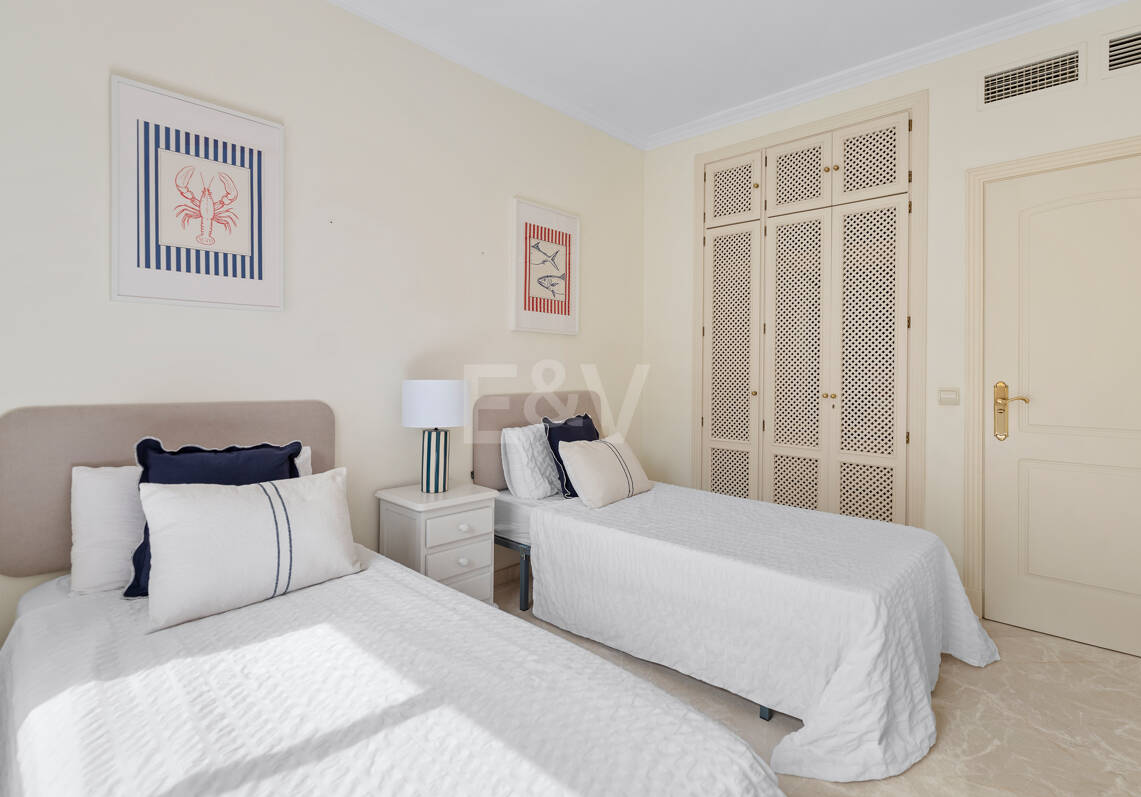 3-Schlafzimmer-Apartment in Elviria – Strandnahes Wohnen & Vielseitig Nutzbare Terrasse