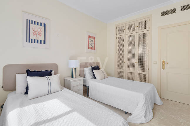 3-Schlafzimmer-Apartment in Elviria – Strandnahes Wohnen & Vielseitig Nutzbare Terrasse