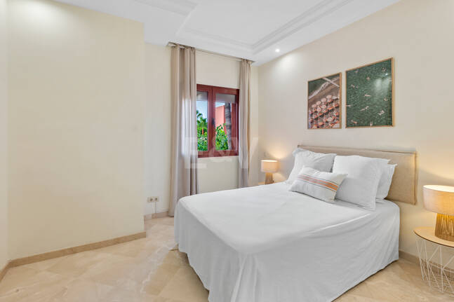 3-Schlafzimmer-Apartment in Elviria – Strandnahes Wohnen & Vielseitig Nutzbare Terrasse