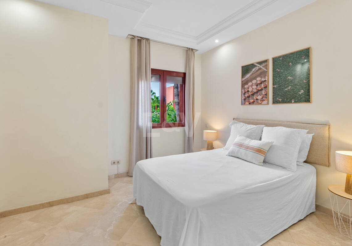3-Schlafzimmer-Apartment in Elviria – Strandnahes Wohnen & Vielseitig Nutzbare Terrasse