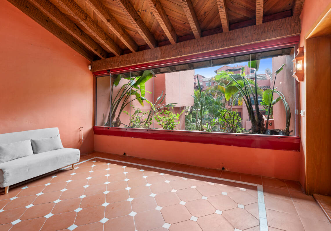 3-Schlafzimmer-Apartment in Elviria – Strandnahes Wohnen & Vielseitig Nutzbare Terrasse