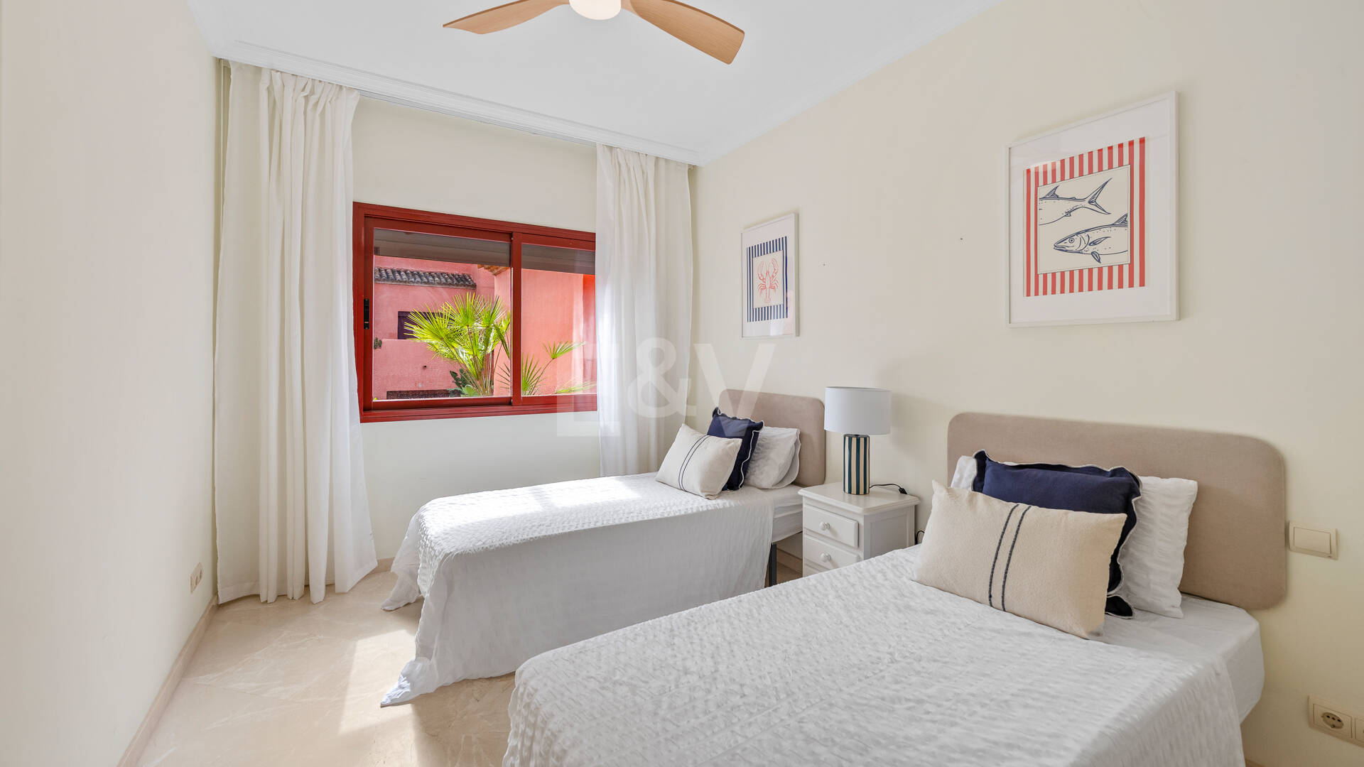 3-Schlafzimmer-Apartment in Elviria – Strandnahes Wohnen & Vielseitig Nutzbare Terrasse
