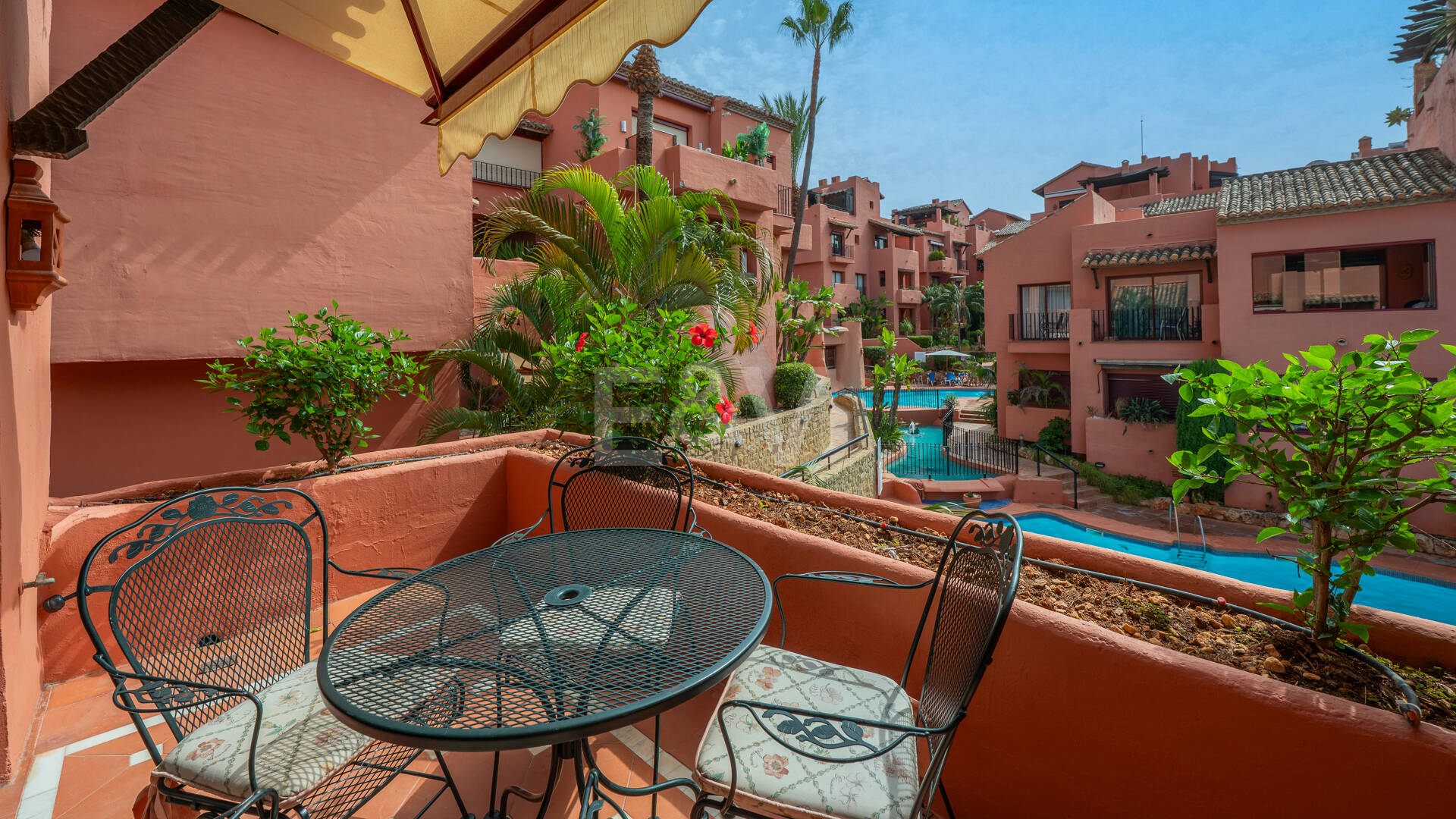 3-Schlafzimmer-Apartment in Elviria – Strandnahes Wohnen & Vielseitig Nutzbare Terrasse