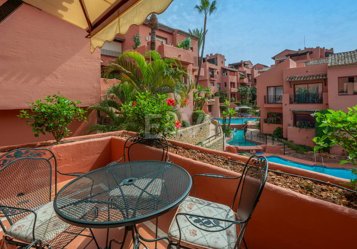 3-Schlafzimmer-Apartment in Elviria – Strandnahes Wohnen & Vielseitig Nutzbare Terrasse