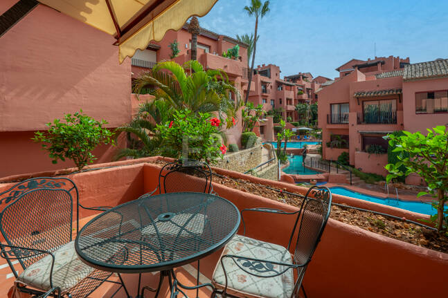 3-Schlafzimmer-Apartment in Elviria – Strandnahes Wohnen & Vielseitig Nutzbare Terrasse