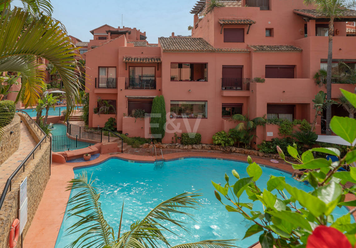 3-Schlafzimmer-Apartment in Elviria – Strandnahes Wohnen & Vielseitig Nutzbare Terrasse