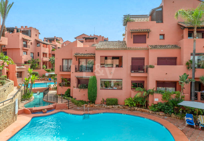 3-Schlafzimmer-Apartment in Elviria – Strandnahes Wohnen & Vielseitig Nutzbare Terrasse