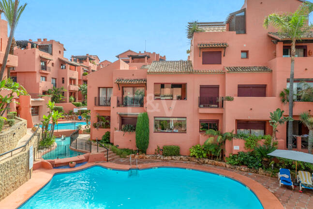 3-Schlafzimmer-Apartment in Elviria – Strandnahes Wohnen & Vielseitig Nutzbare Terrasse