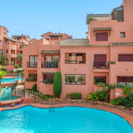 3-Schlafzimmer-Apartment in Elviria – Strandnahes Wohnen & Vielseitig Nutzbare Terrasse