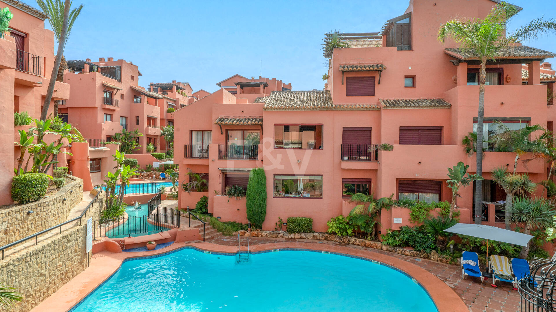 3-Schlafzimmer-Apartment in Elviria – Strandnahes Wohnen & Vielseitig Nutzbare Terrasse