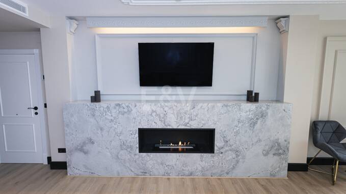 Elegante apartamento de diseño en Puente Romano Resort, Milla de Oro de Marbella