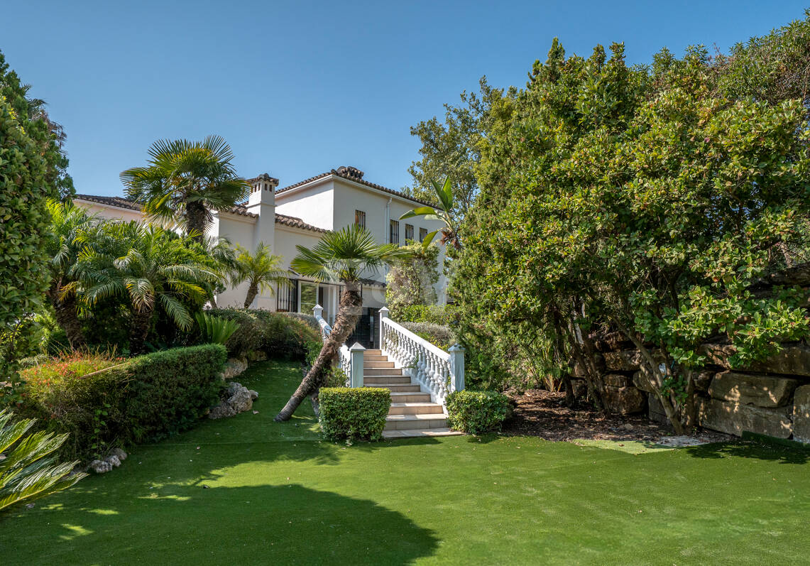 Family Villa Steps from the Golf Club in Guadalmina Alta
