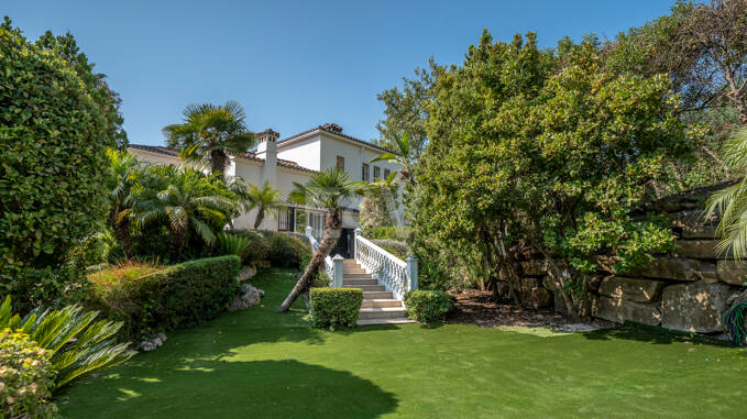 Family Villa Steps from the Golf Club in Guadalmina Alta