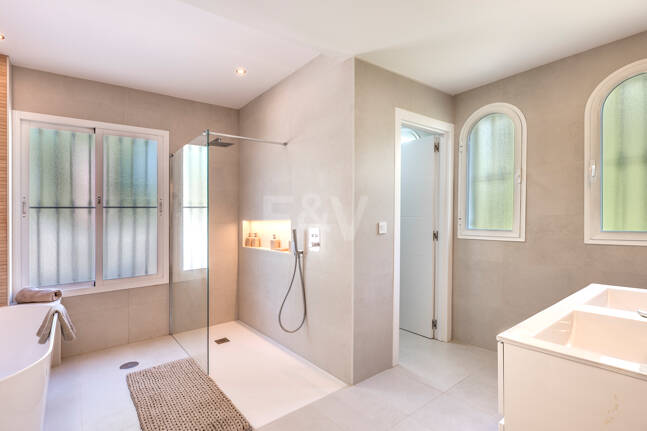 Family Villa Steps from the Golf Club in Guadalmina Alta