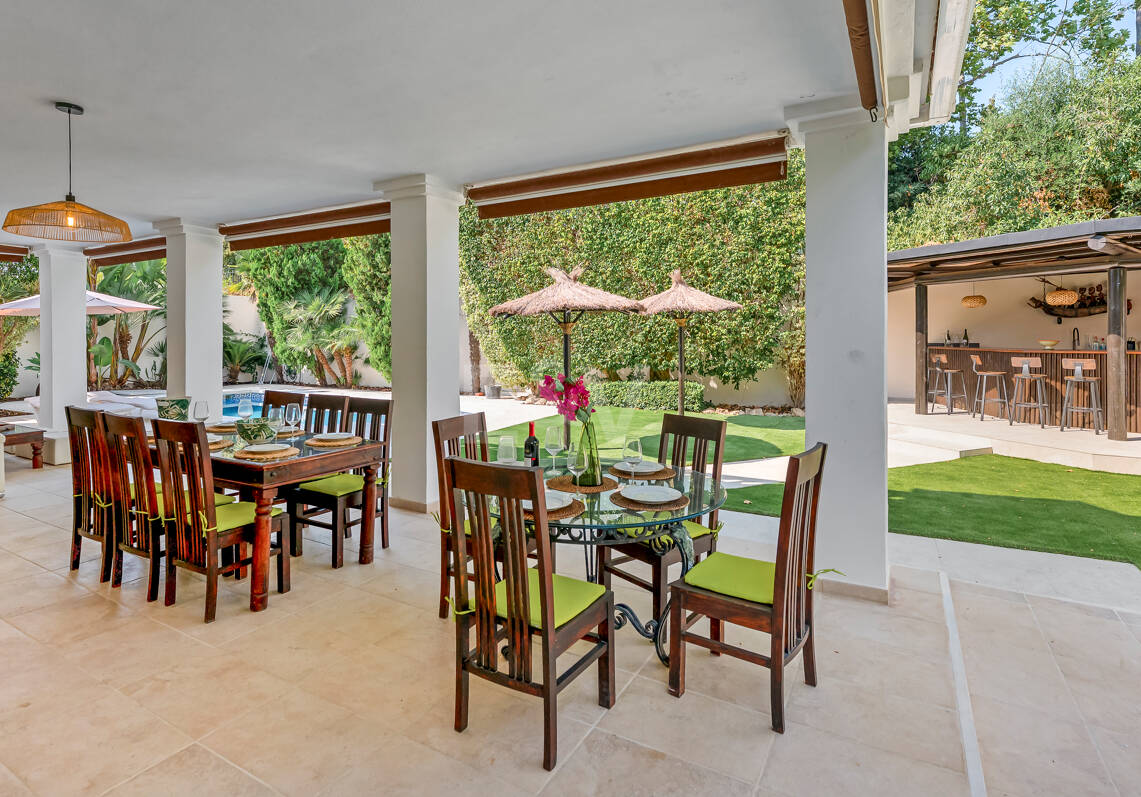 Family Villa Steps from the Golf Club in Guadalmina Alta