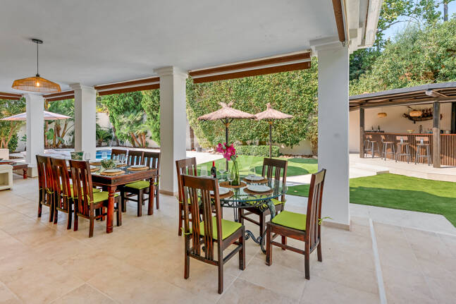 Family Villa Steps from the Golf Club in Guadalmina Alta