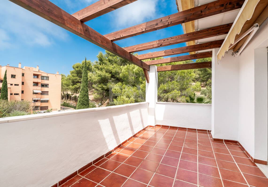 Ático dúplex con vistas al mar, a pasos de la playa en la Milla de Oro
