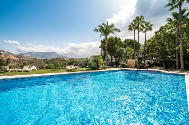Renoviertes Duplex-Penthouse mit Panoramablick am Golfplatz La Quinta in Benahavís
