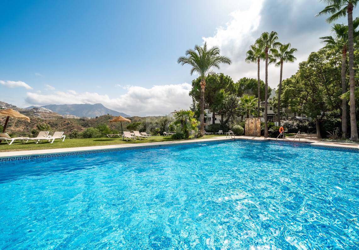 Renoviertes Duplex-Penthouse mit Panoramablick am Golfplatz La Quinta in Benahavís