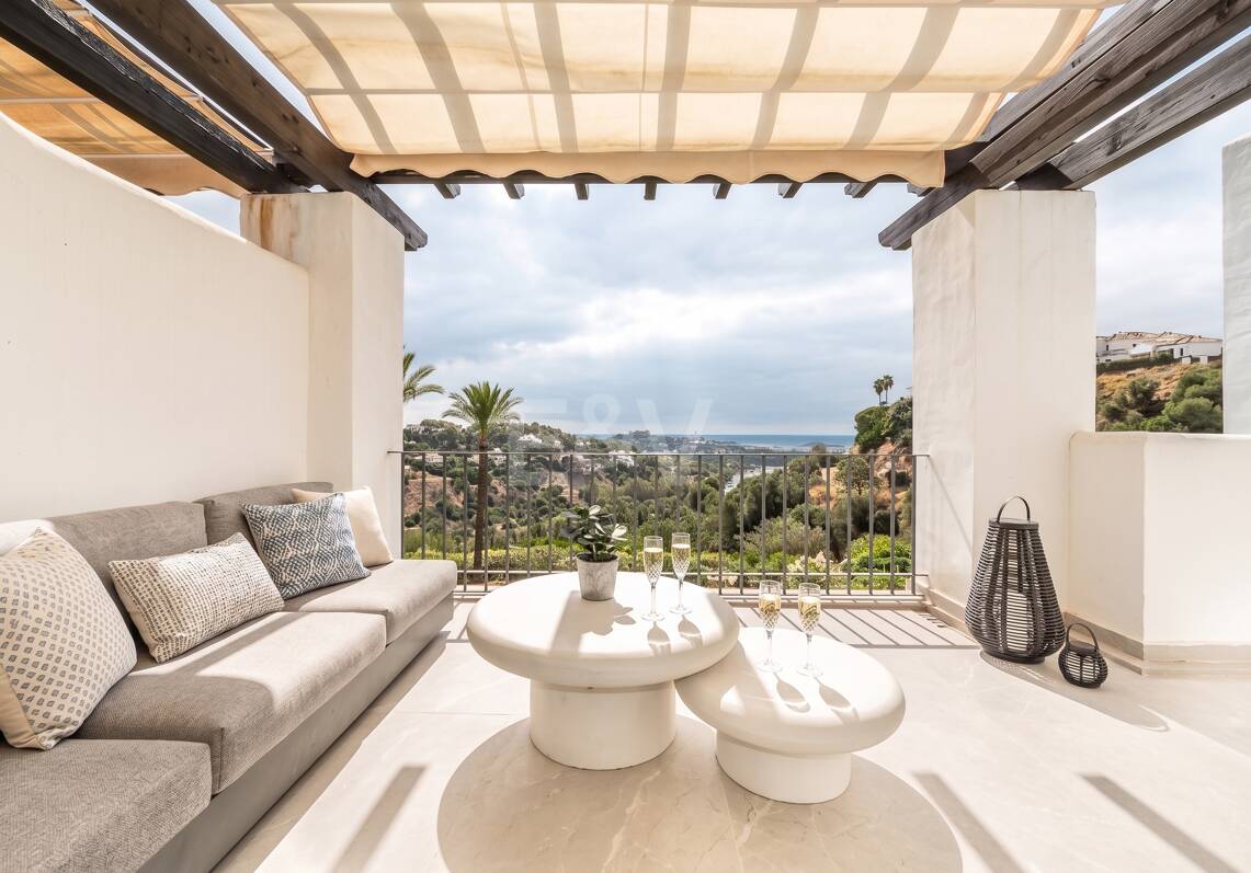 Renoviertes Duplex-Penthouse mit Panoramablick am Golfplatz La Quinta in Benahavís