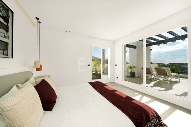 Renoviertes Duplex-Penthouse mit Panoramablick am Golfplatz La Quinta in Benahavís