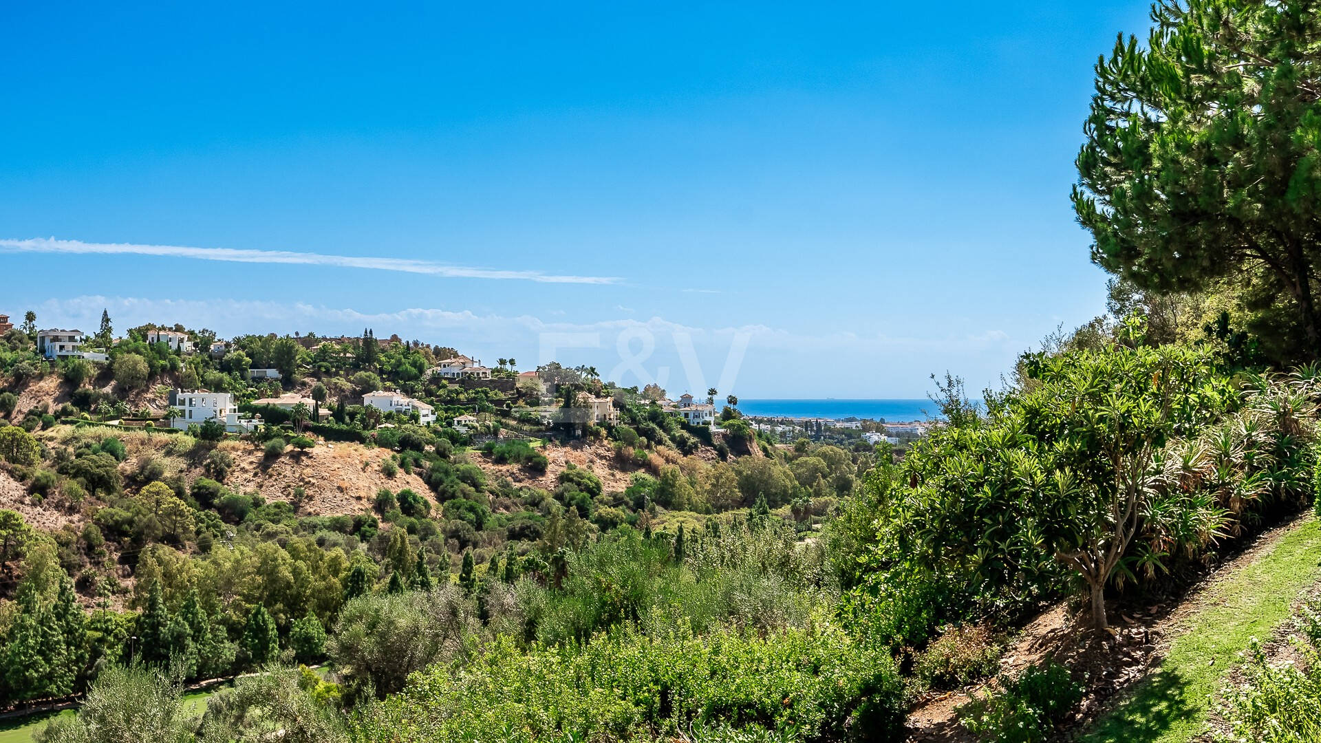 Renoviertes Duplex-Penthouse mit Panoramablick am Golfplatz La Quinta in Benahavís