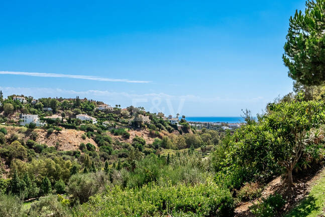 Renoviertes Duplex-Penthouse mit Panoramablick am Golfplatz La Quinta in Benahavís